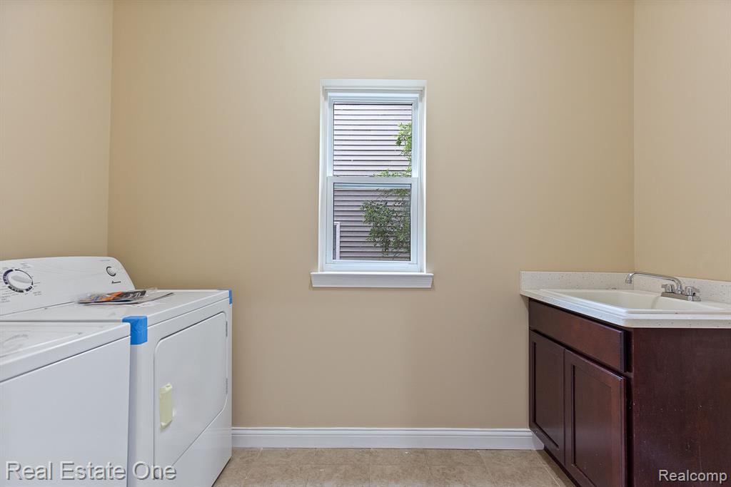 68 Biltmore Drive, Troy, MI 48084 — Photo 17