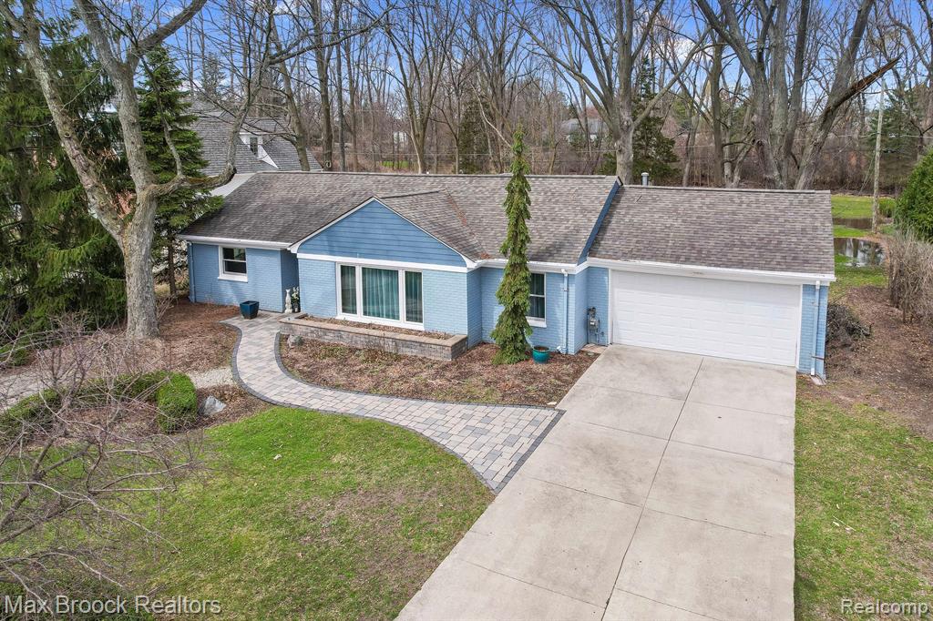 2905 W HICKORY GROVE Road, Bloomfield Hills, MI 48302