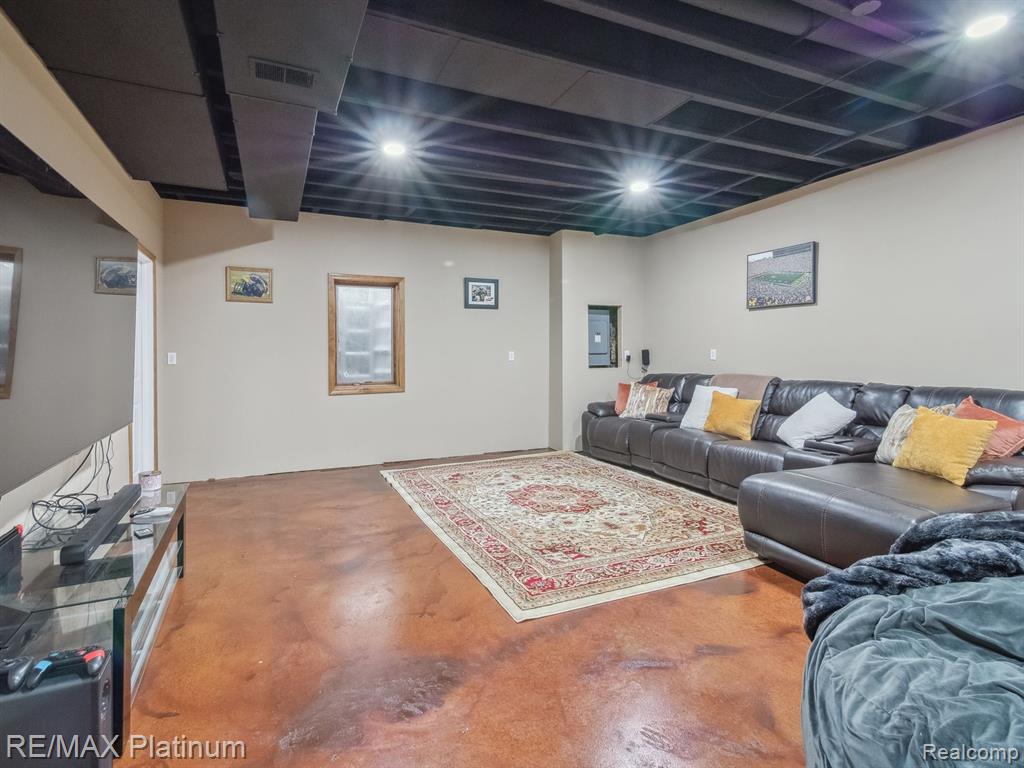 18364 WALNUT Lane, Gregory, MI 48137 — Photo 30