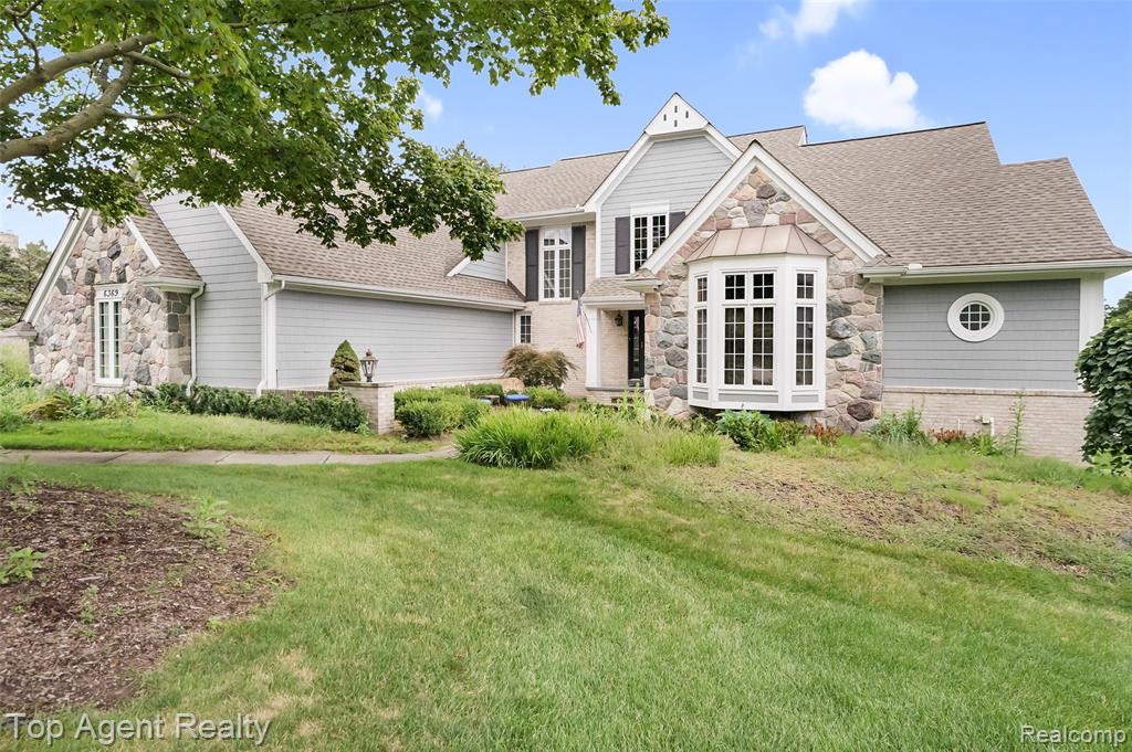 6369 Peach Tree Court, Rochester Hills, MI 48306 — Photo 2