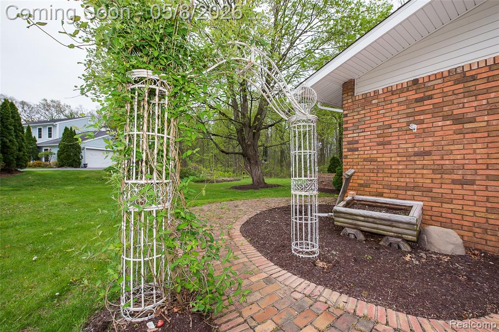 7584 Brookview Court, Brighton, MI 48116 — Photo 39