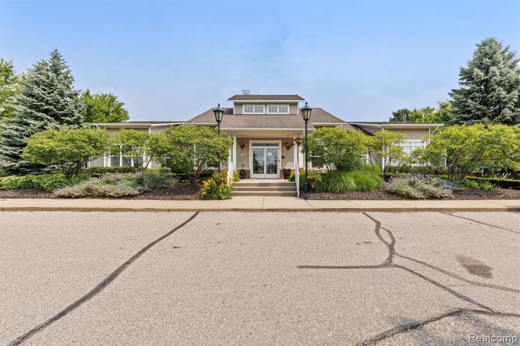 45732 UTICA PARK Boulevard, Utica, MI 48315 — Photo 14