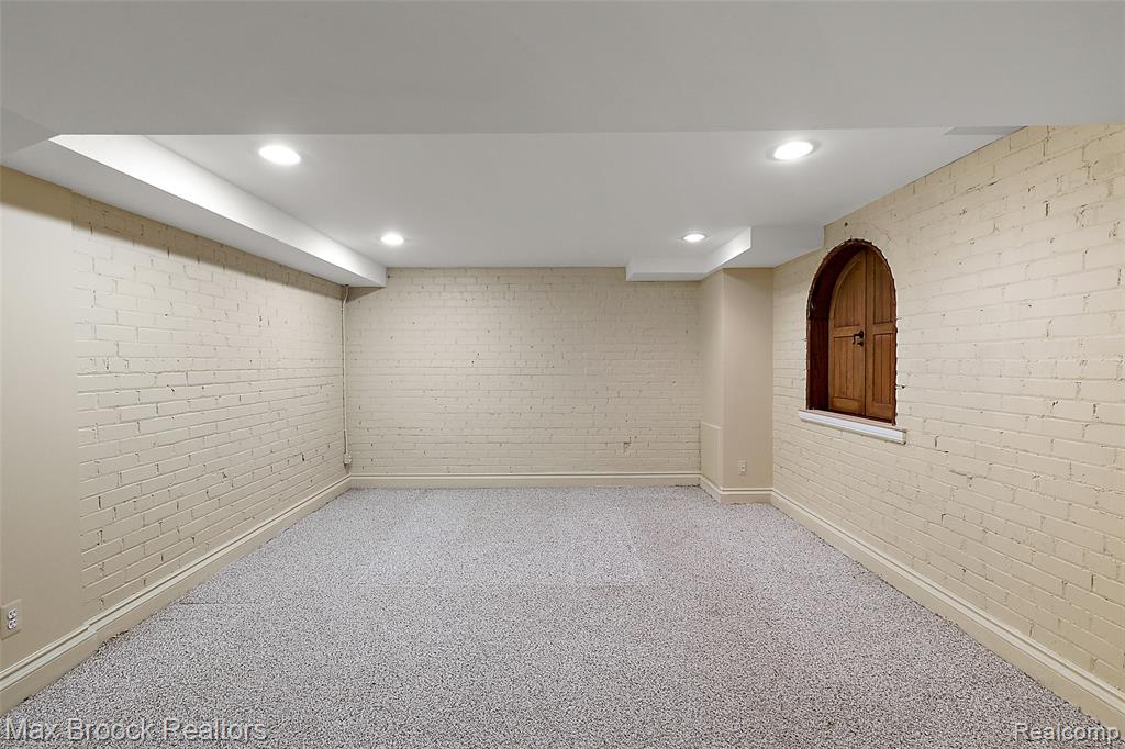 748 Waddington Street, Bloomfield Hills, MI 48301 — Photo 30