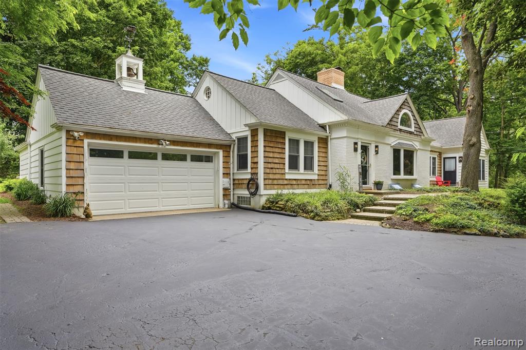 27310 Crestwood Drive, Franklin, MI 48025 — Photo 2