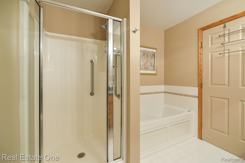 938 MILDRED J Court, Brighton, MI 48116 — Photo 25