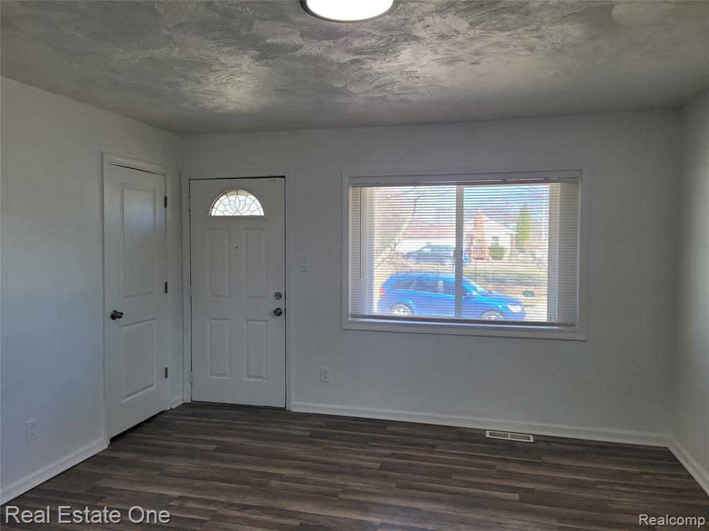 77 W Rutgers Avenue, Pontiac, MI 48340 — Photo 4