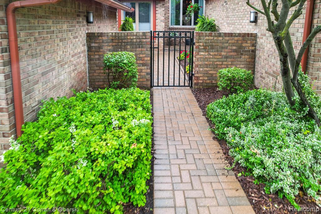 866 GREENVIEW Court, 6, Rochester Hills, MI 48307 — Photo 5