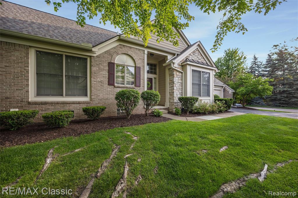 16934 Lochmoor Circle W, Northville, MI 48168 — Photo 3