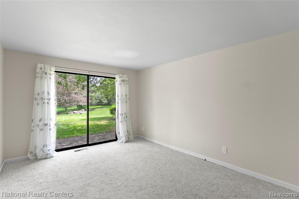 7103 Pebble Park Drive, West Bloomfield, MI — Photo 24
