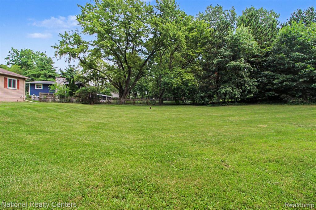 1800 Kingston Drive, Pinckney, MI 48169 — Photo 22