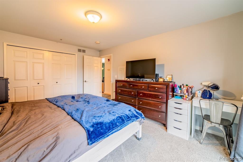 17026 FARMINGTON Road, Livonia, MI 48154 — Photo 21