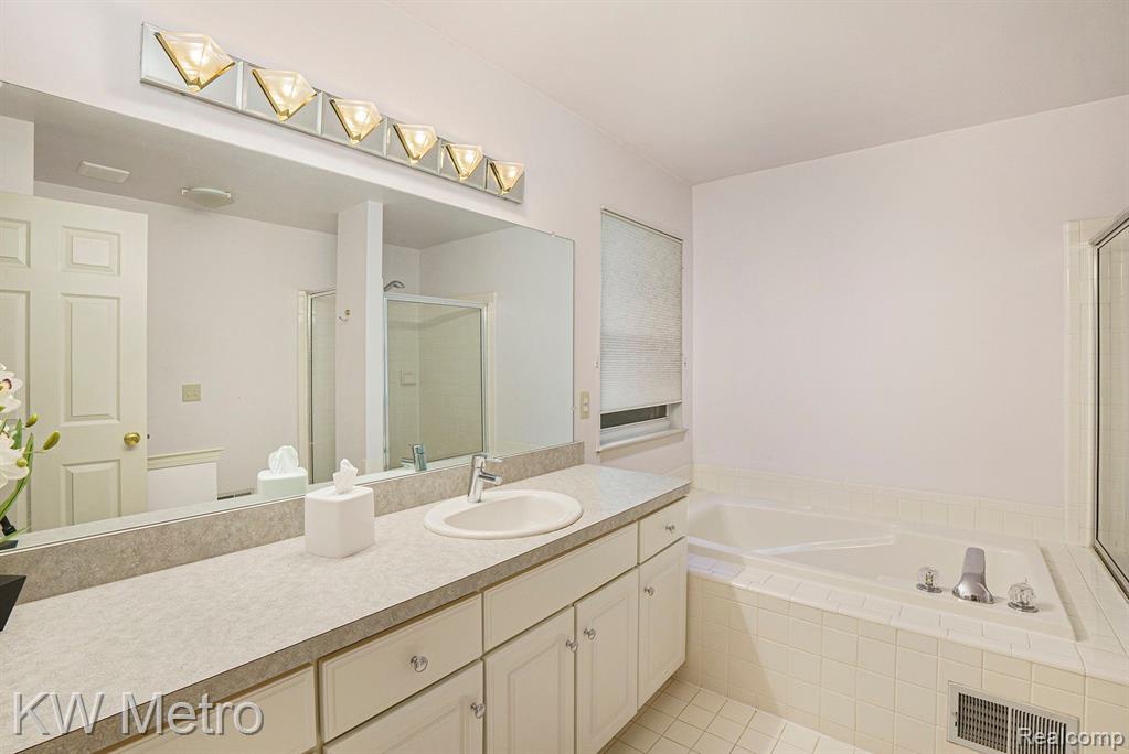 7565 GREENWAY Lane, West Bloomfield, MI 48324 — Photo 13