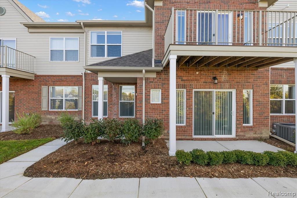 8280 Heywood Circle, 2, Sterling Heights, MI 48312 — Photo 2