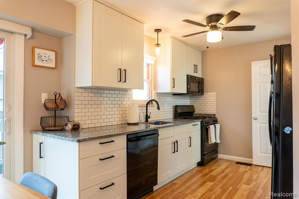 509 W PARKER Avenue, Madison Heights, MI 48071 — Photo 8