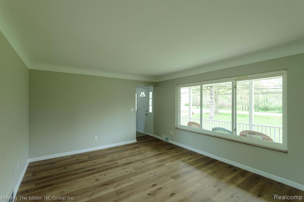 42857 SAVAGE Road, Belleville, MI 48111 — Photo 5