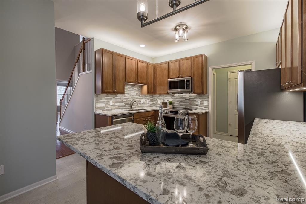 5710 Pinecroft Court, Clarkston, MI — Photo 12