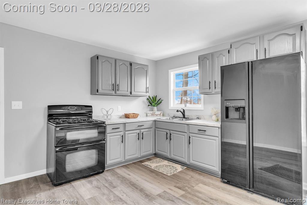 3981 Pine Grove Avenue, Fort Gratiot, MI 48059 — Photo 13
