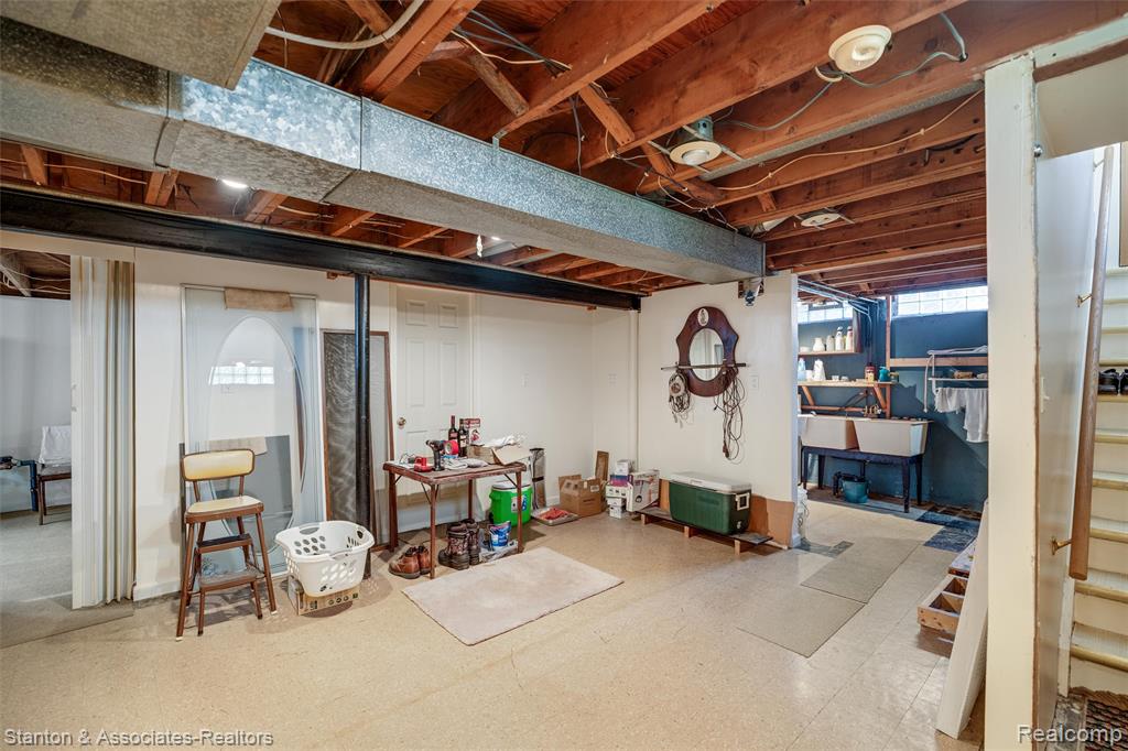917 E Farnum Avenue, Madison Heights, MI 48071 — Photo 14