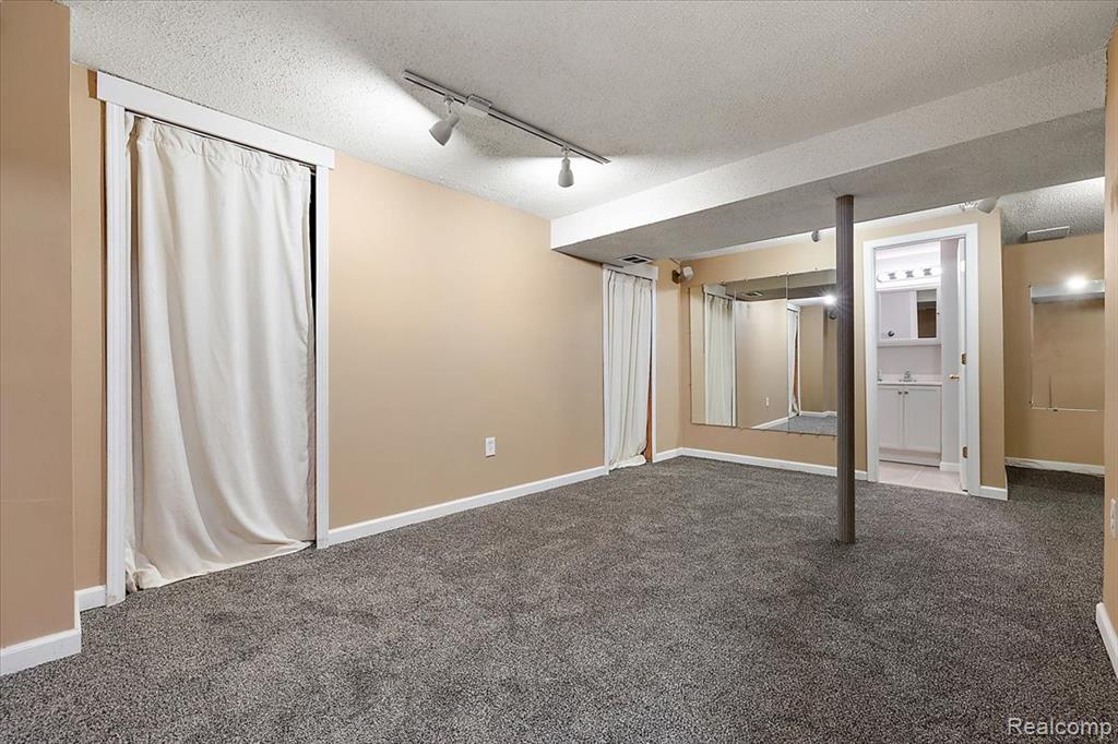 44800 Bayview Drive, 33, Novi, MI 48377 — Photo 40