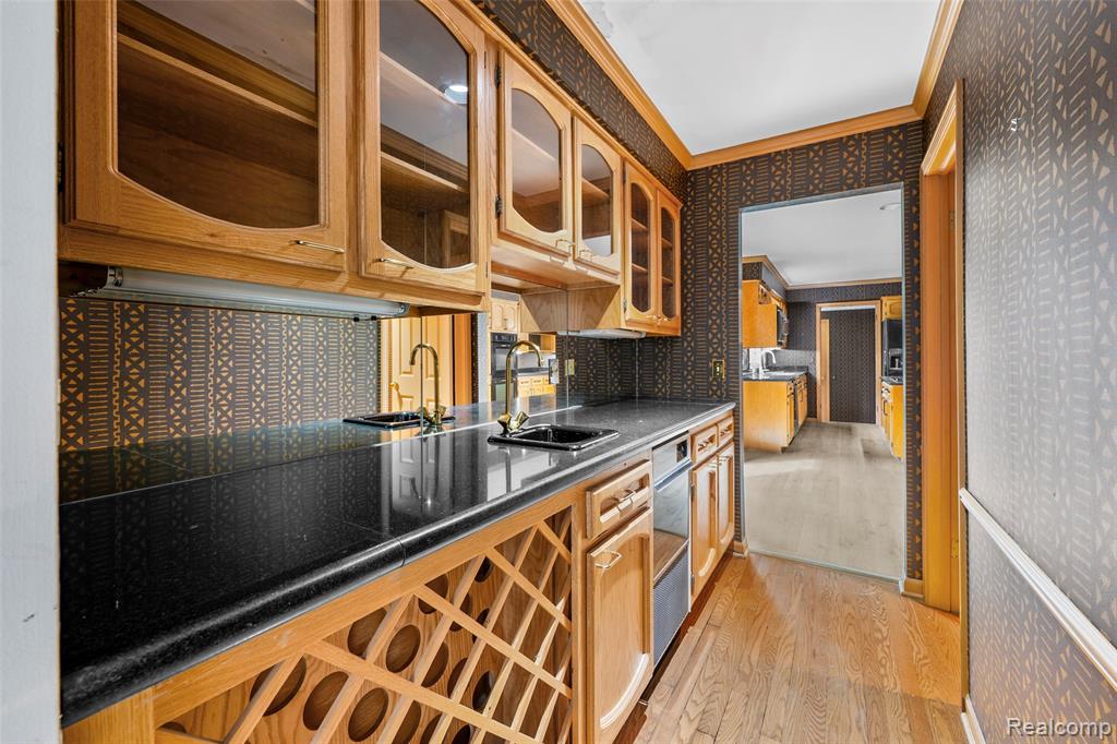 194 Charlevoix Avenue, Grosse Pointe Farms, MI 48236 — Photo 17