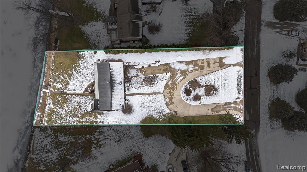 5124 Driftwood Drive, Commerce Twp, MI 48382 — Photo 37