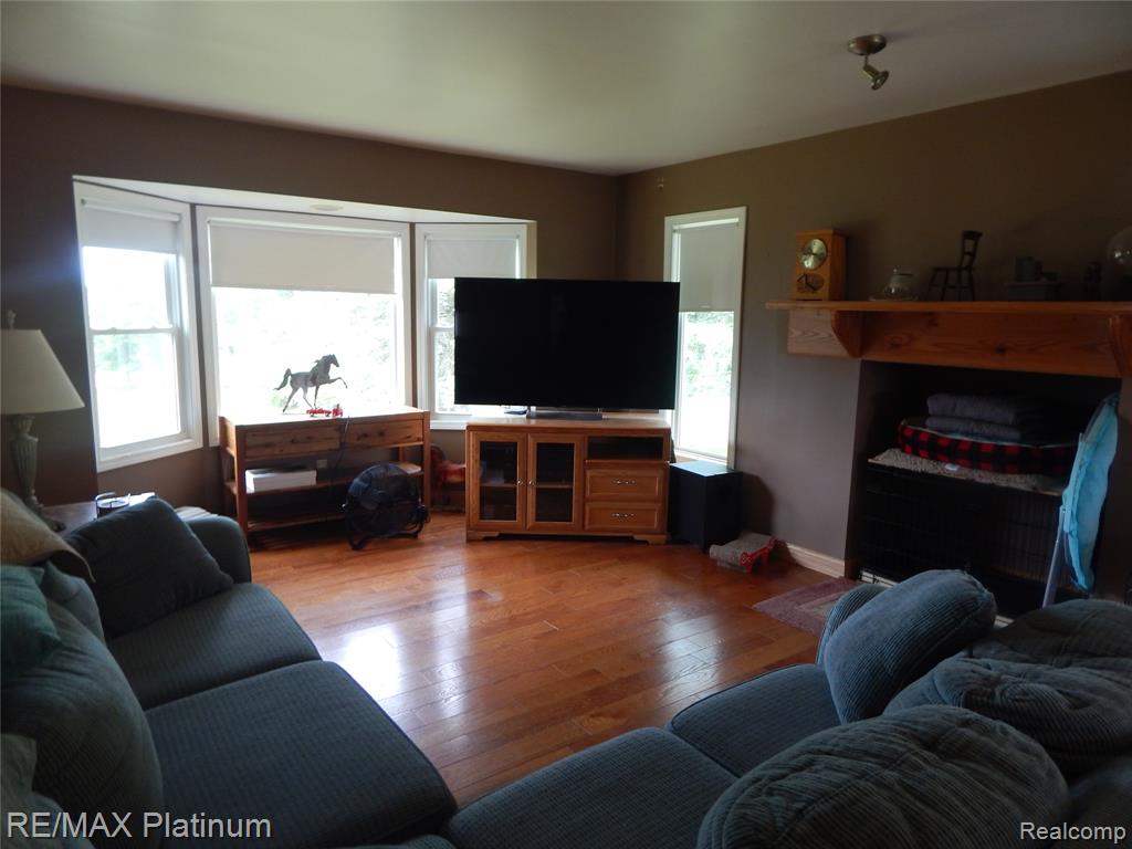 2025 W Rose Center Road, Holly, MI 48442 — Photo 48