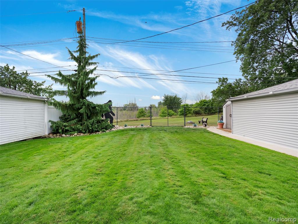 7721 Carrousel Boulevard, Westland, MI — Photo 41