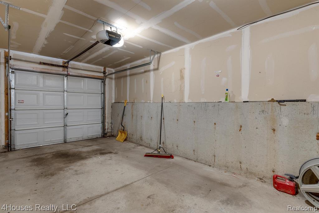 654 LYDIA Lane, Pontiac, MI 48341 — Photo 36