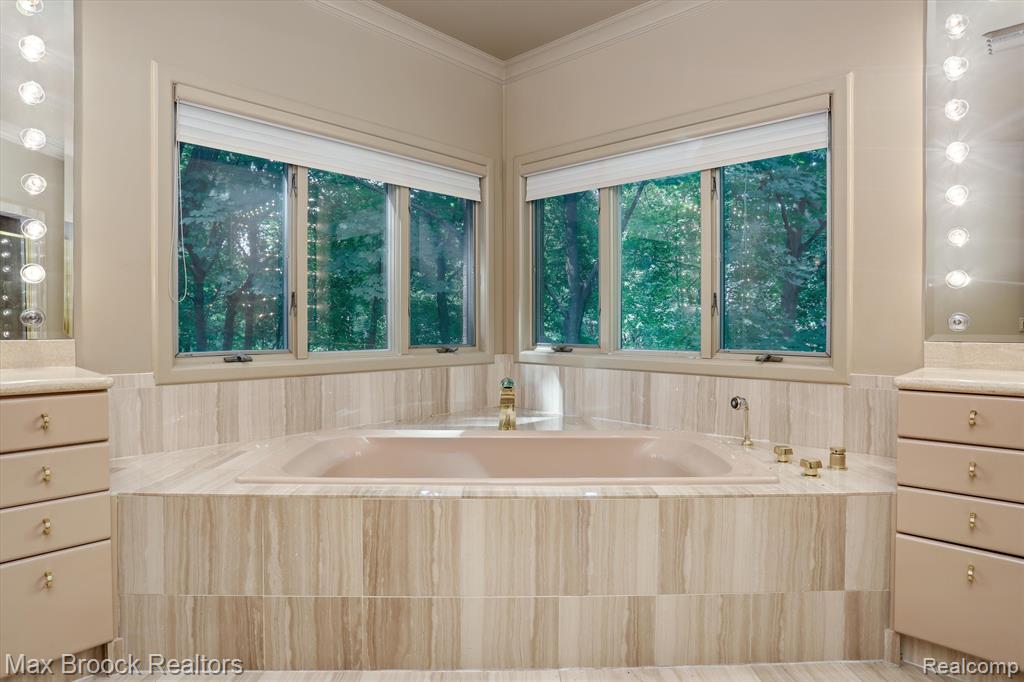 4366 KAREN Lane, Bloomfield Hills, MI 48302 — Photo 43