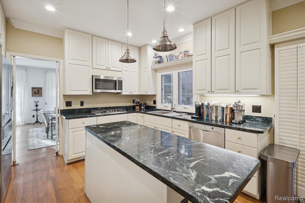 596 Henrietta Street, Birmingham, MI 48009 — Photo 21