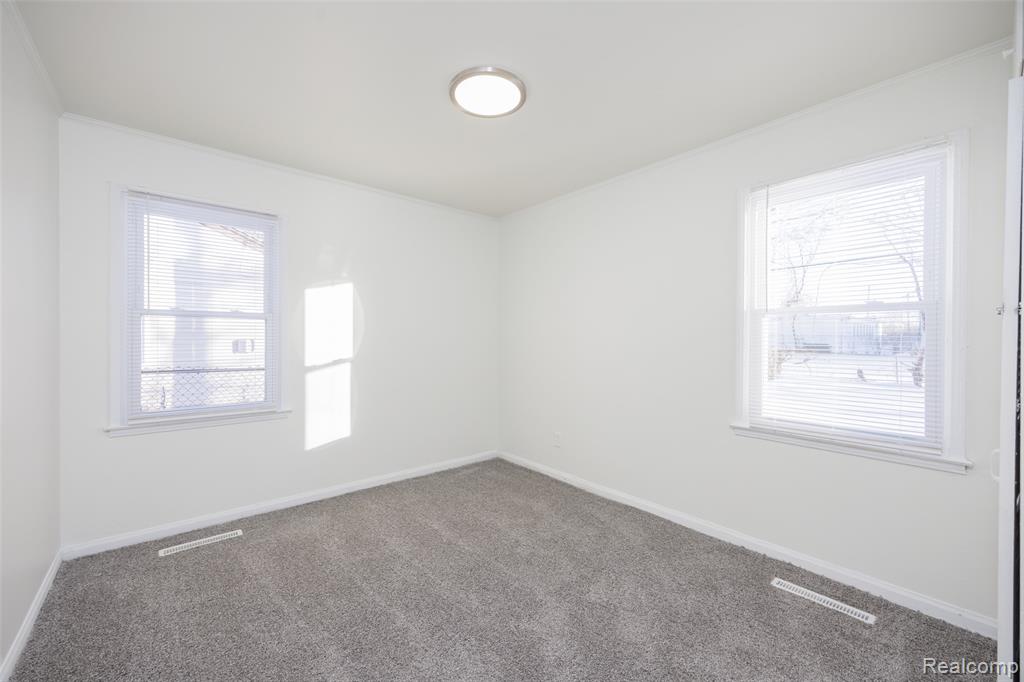 10111 Albany Street, Oak Park, MI 48237 — Photo 10