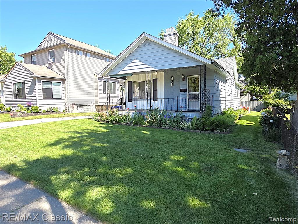 952 Lakeview Street, Waterford, MI 48328 — Photo 2