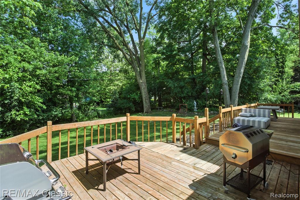 7027 Beverly Crest Drive, West Bloomfield, MI — Photo 23