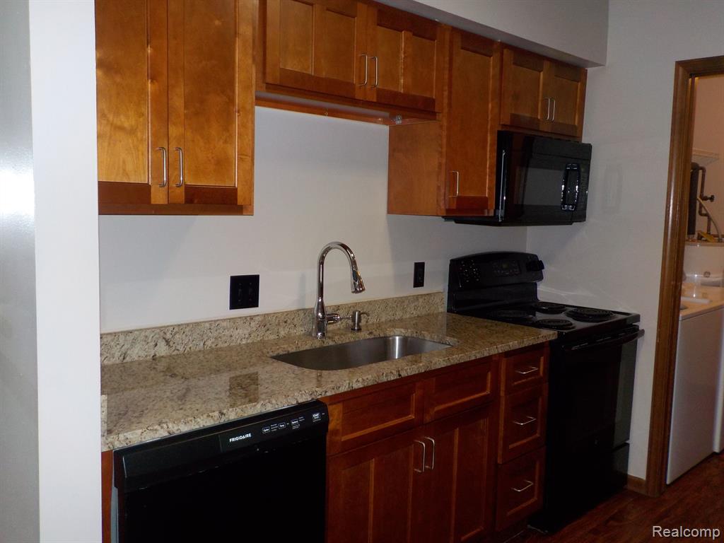 1205 HARBOUR Drive, 40, Trenton, MI 48183 — Photo 7