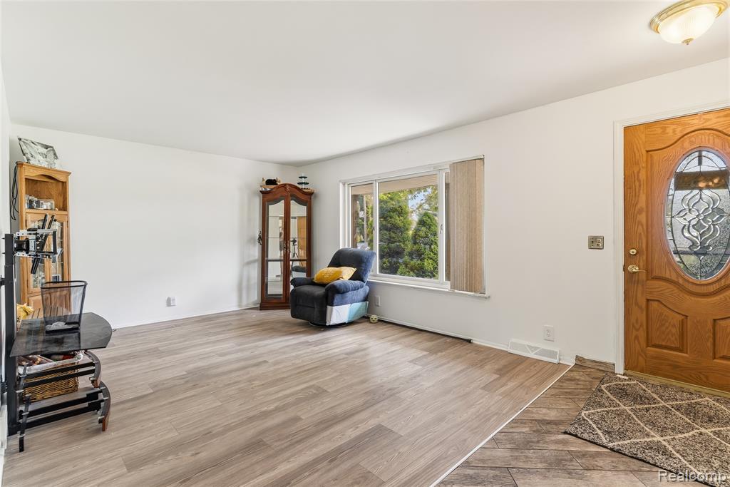 4821 Shelbyshire Drive, Utica, MI 48316 — Photo 4