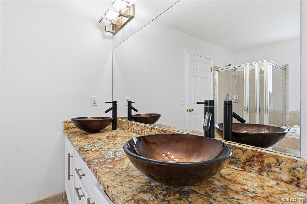 19270 Theresa Boulevard, Rockwood, MI — Photo 28