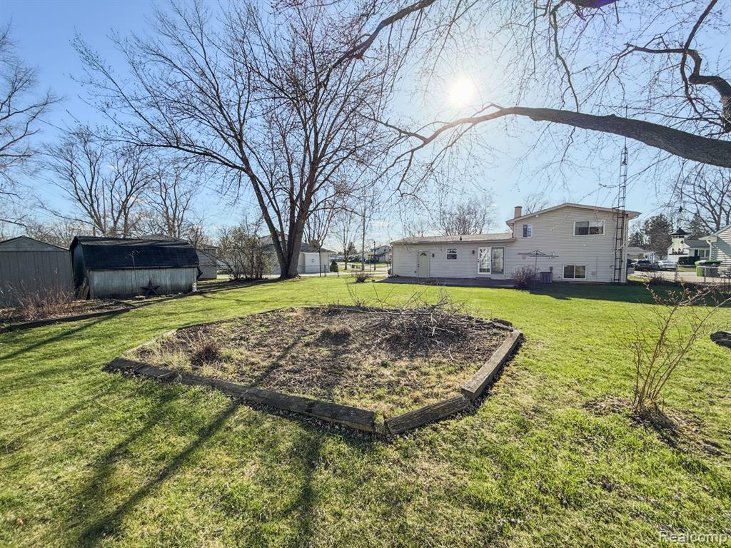 5171 OAKVIEW Drive, Swartz Creek, MI 48473 — Photo 36