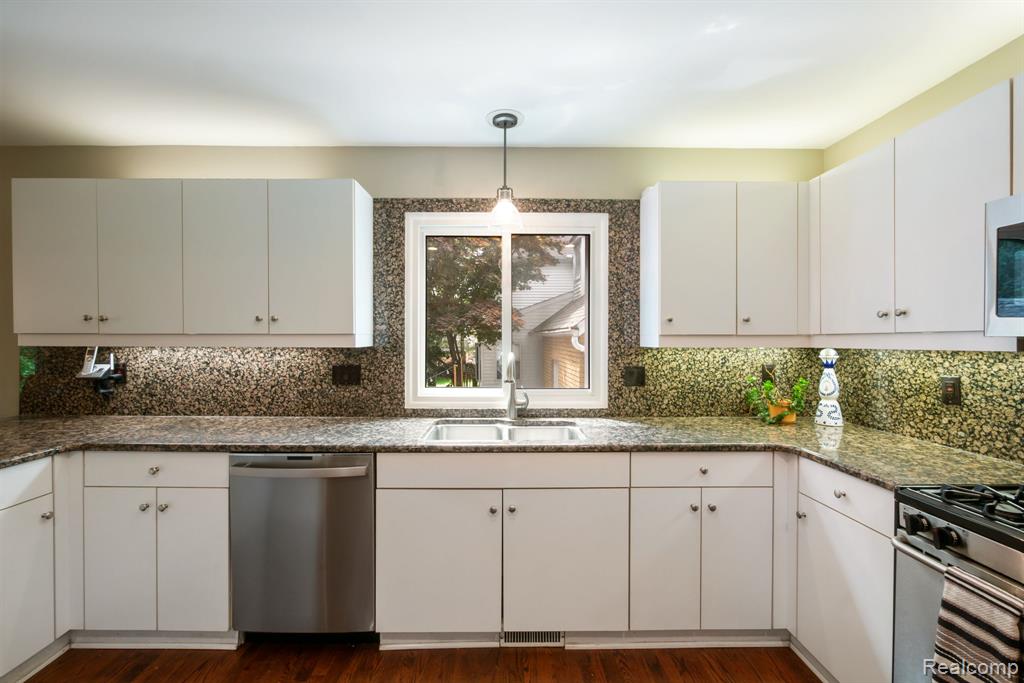 5775 Eastman Boulevard, West Bloomfield, MI 48323 — Photo 20