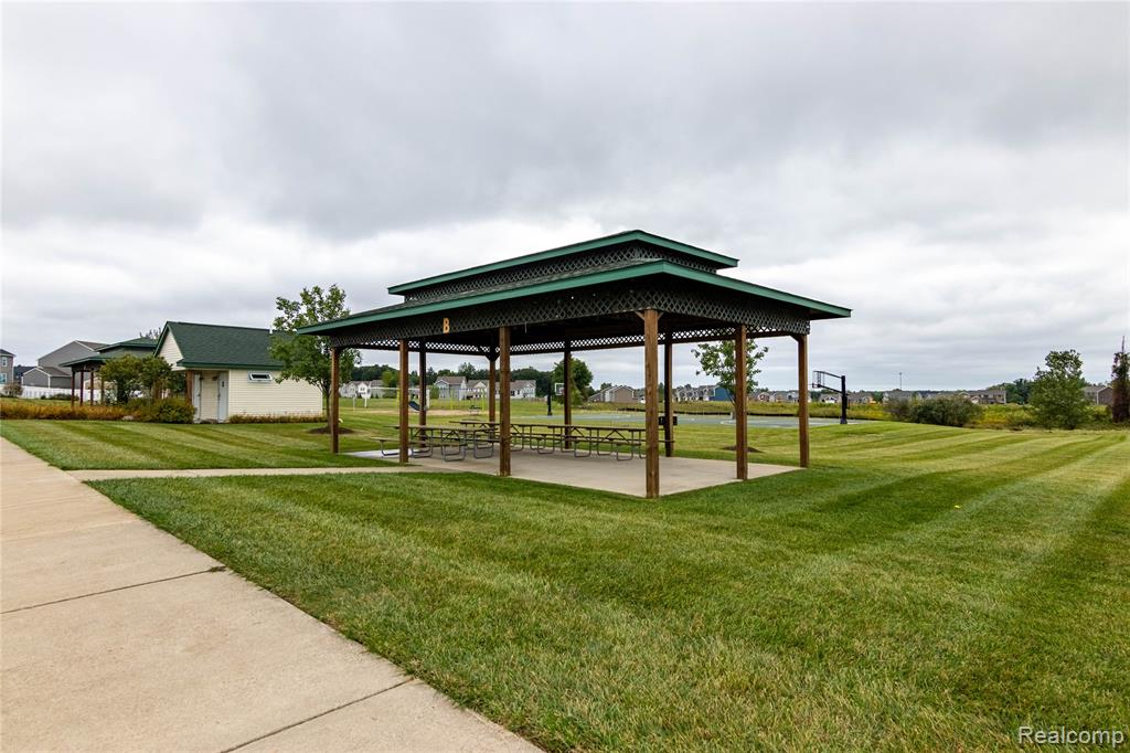 3537 Amber Oaks Drive, Howell, MI 48855 — Photo 34
