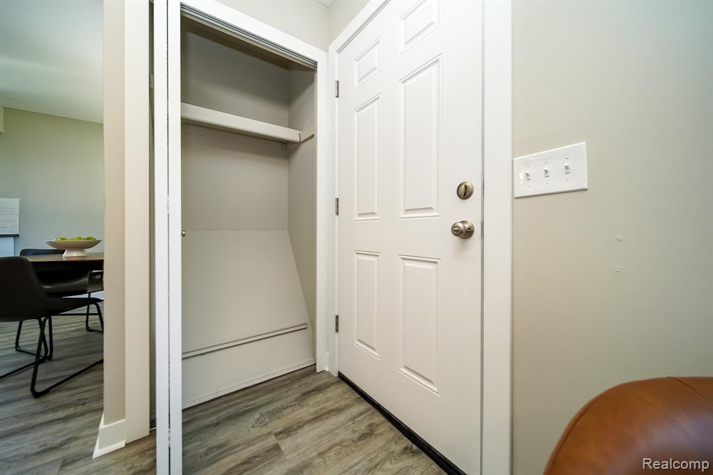 32100 Ruehle Avenue, Warren, MI 48093 — Photo 8