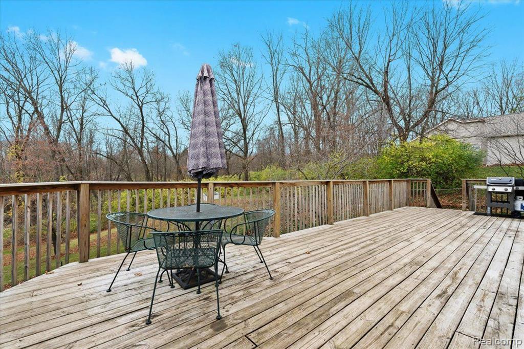 41 SUNSET PINES Drive, Howell, MI 48843 — Photo 23
