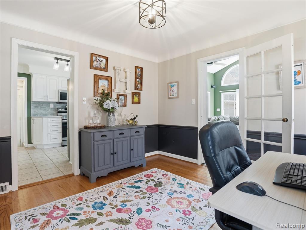 2073 Lochmoor Boulevard, Grosse Pointe Woods, MI 48236 — Photo 10
