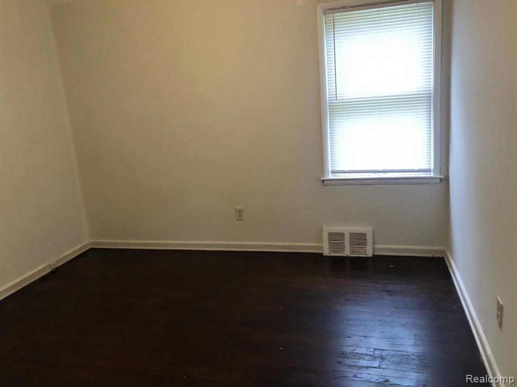733 E PIKE Street, Pontiac, MI 48342 — Photo 8