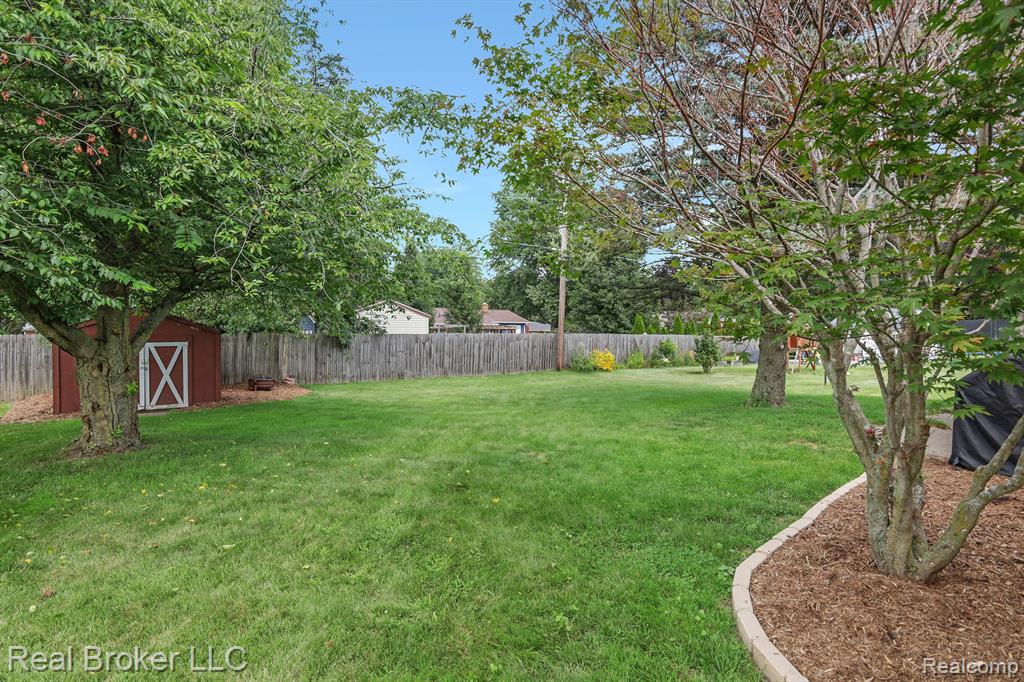 8029 WOODHALL Road, Birch Run, MI 48415 — Photo 19