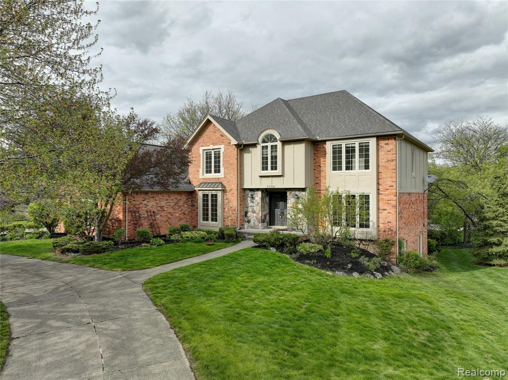 3066 Woodcreek Way, Bloomfield Hills, MI 48304 — front exterior
