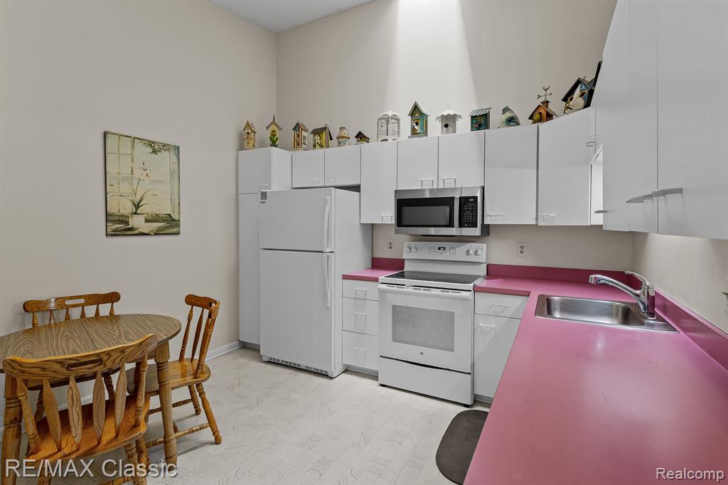 38360 Chessington, Farmington Hills, MI 48331 — Photo 12
