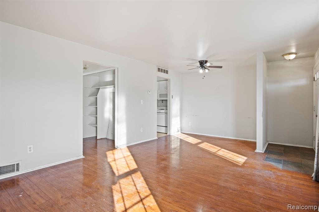 112 PRINCETON Drive, South Lyon, MI 48178 — Photo 4