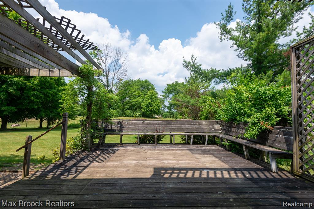 54320 BELCREST Drive, Milford, MI 48381 — Photo 47