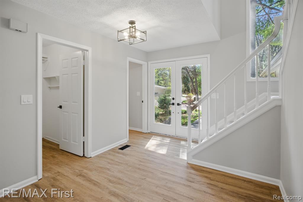 6620 RED CEDAR Lane, West Bloomfield, MI 48324 — Photo 10