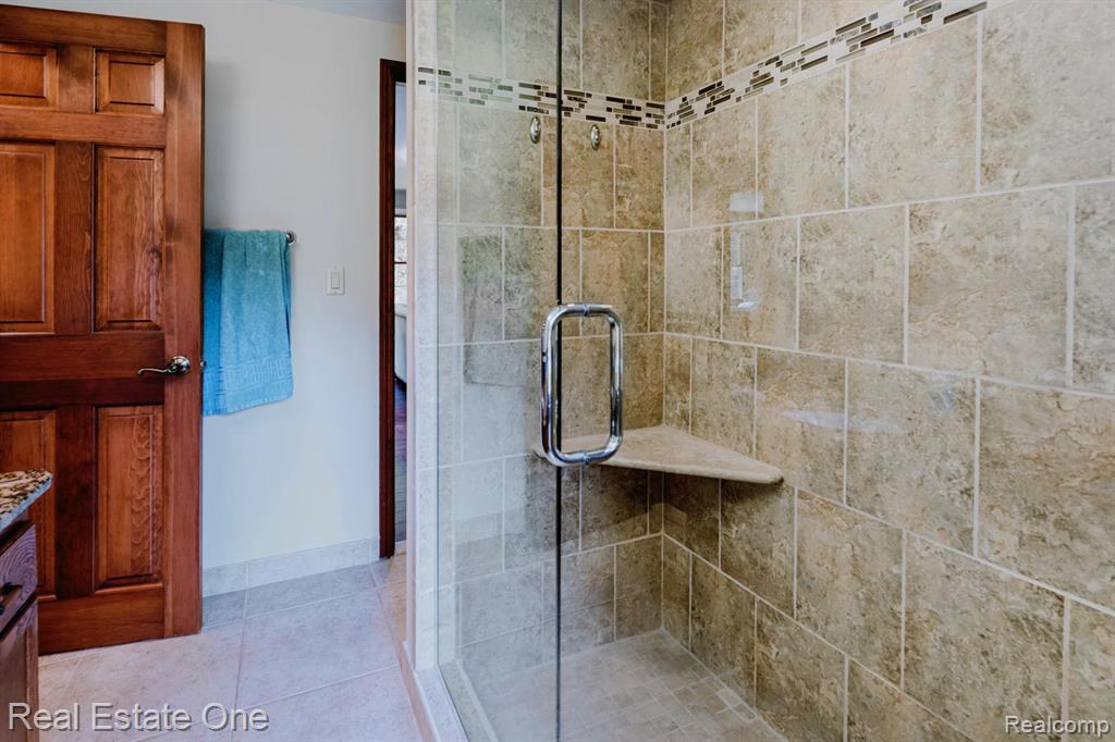 454 Lesdale Drive, Troy, MI 48085 — Photo 26